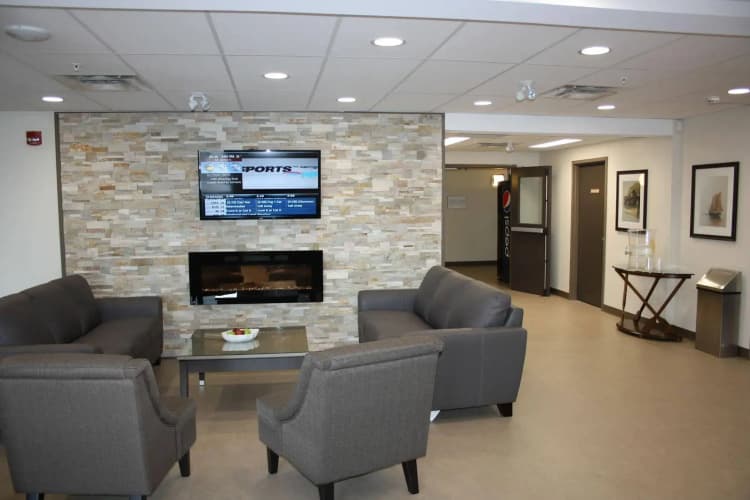 Crossroads Inn & Suites photo 3