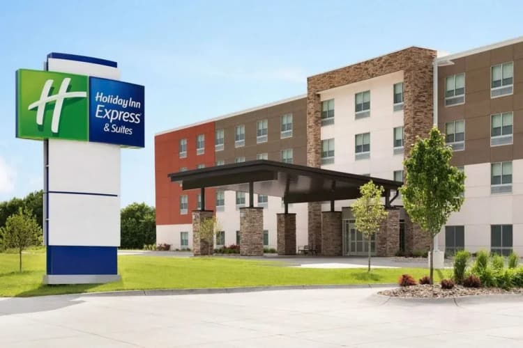 Holiday Inn Express & Suites Sanford, photo 2