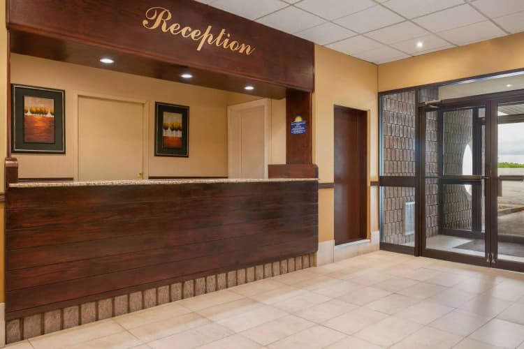 Days Inn by Wyndham Renfrew Conference Centre, photo 2