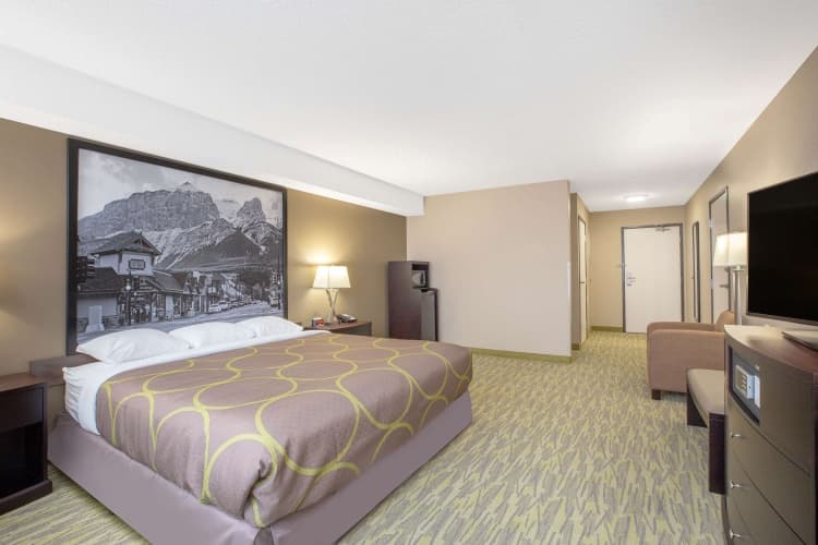 Super 8 by Wyndham Canmore photo 3