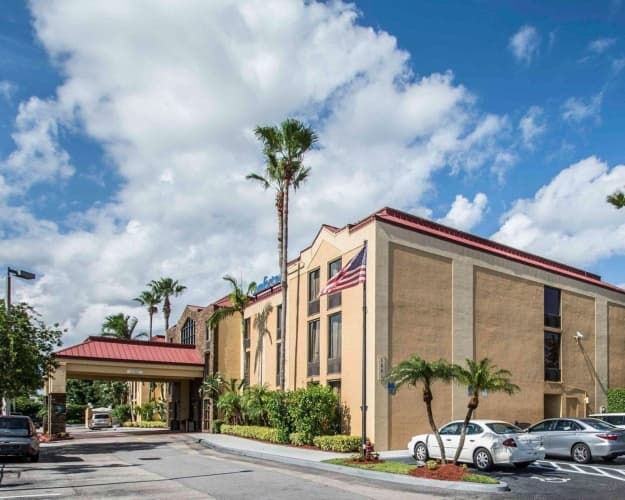 Comfort Inn & Suites Lantana West Palm Beach South, photo 2