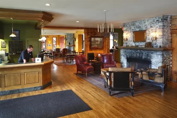 Emerald Lake Lodge photo 2