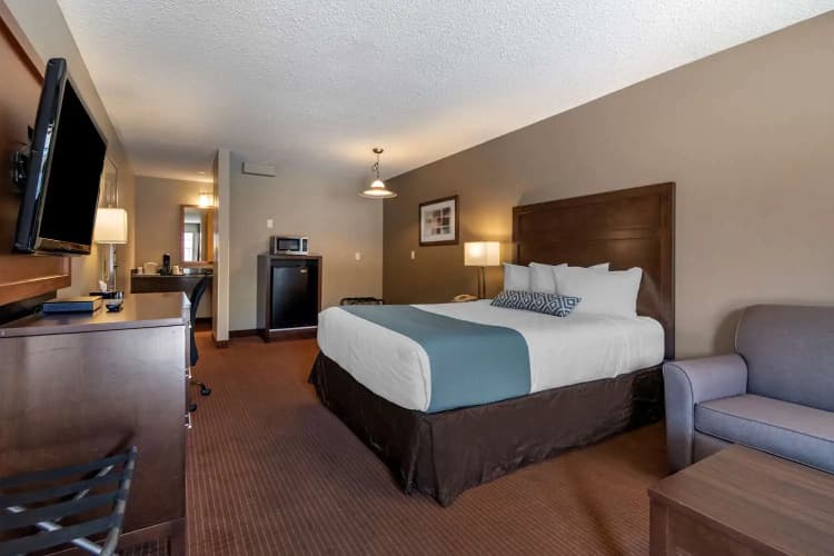 SureStay Plus Hotel By Best Western Salmon Arm, photo 3