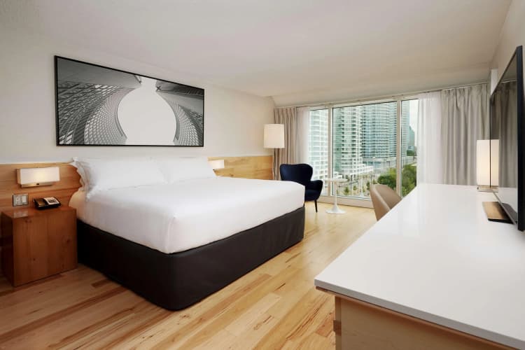 Radisson Admiral Toronto Harbourfront photo 3