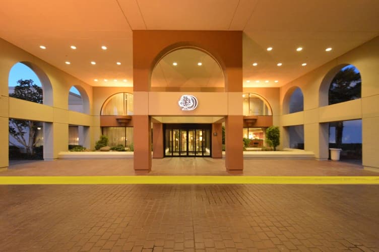 DoubleTree by Hilton Hotel Newark - Fremont photo 2