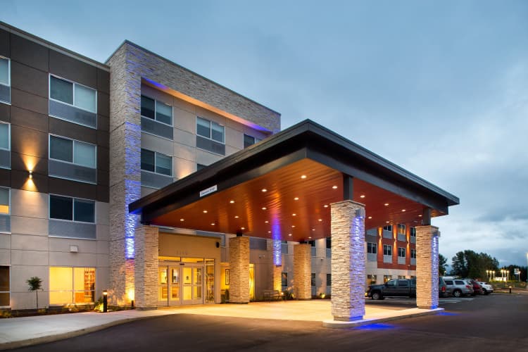 Holiday Inn Express & Suites Terrace photo 2