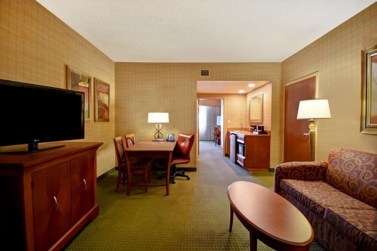 Embassy Suites by Hilton Hot Springs Hotel & Spa, photo 5