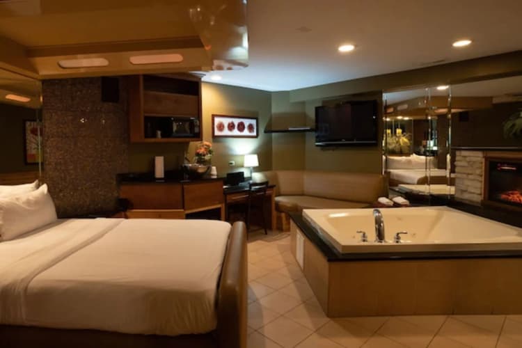 Champagne Lodge And Luxury Suites, photo 3