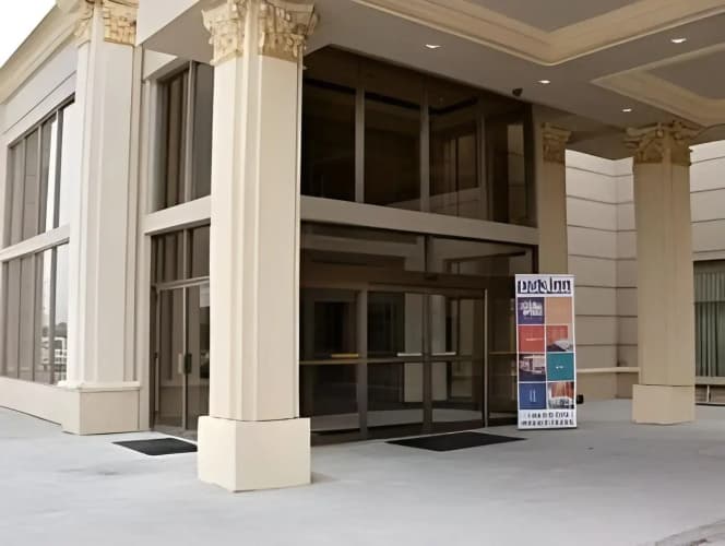 Woodbine Hotel And Suites photo 2