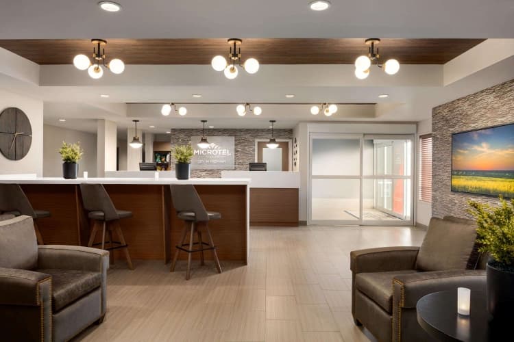 Microtel Inn & Suites By Wyndham Bonnyville, photo 5