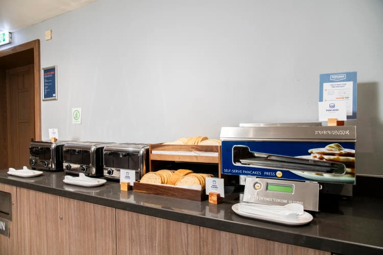 Holiday Inn Express Edinburgh Airport photo 4