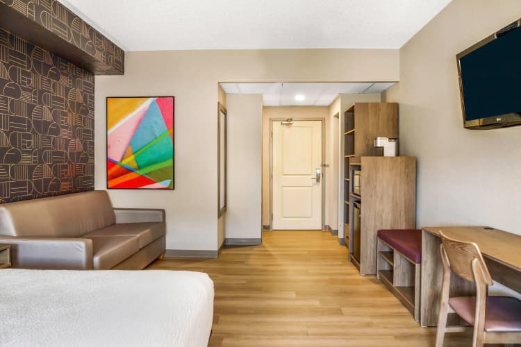 Days Inn & Suites by Wyndham West Edmonton photo 5
