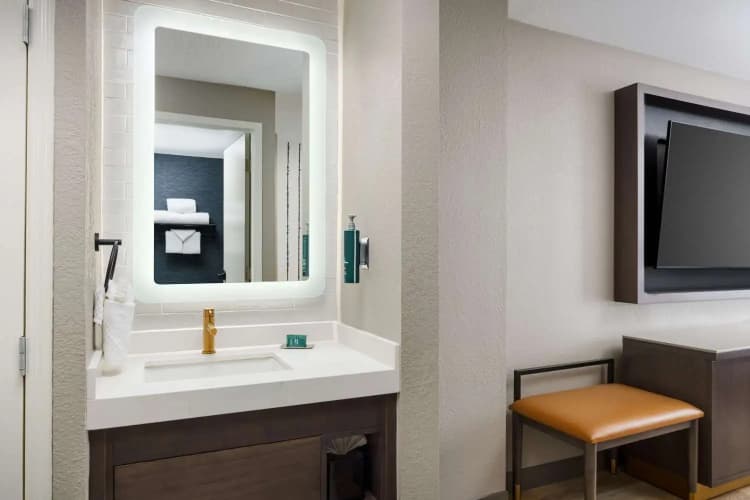 DoubleTree by Hilton Charlotte City Center photo 5