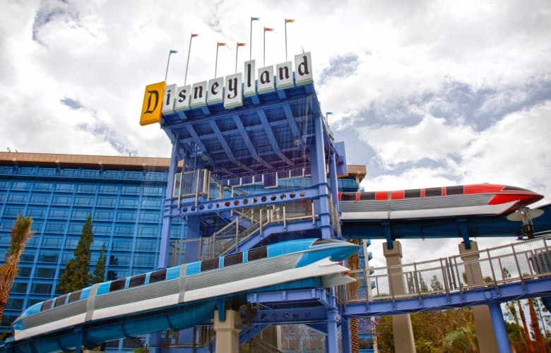 Disneyland Hotel photo 2