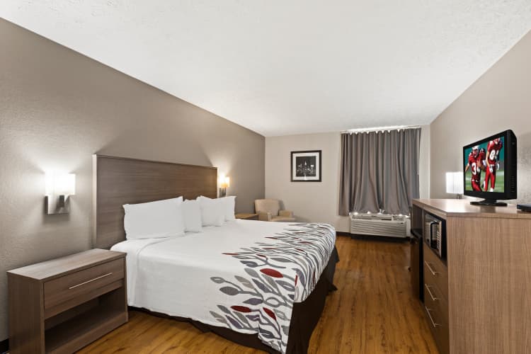 Red Roof Inn & Suites Newnan photo 5