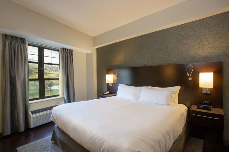 The Mosey Buffalo Williamsville, Tapestry Collection Hilton photo 3