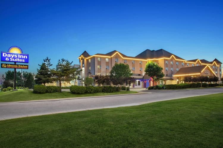 Days Inn & Suites by Wyndham West Edmonton photo 2