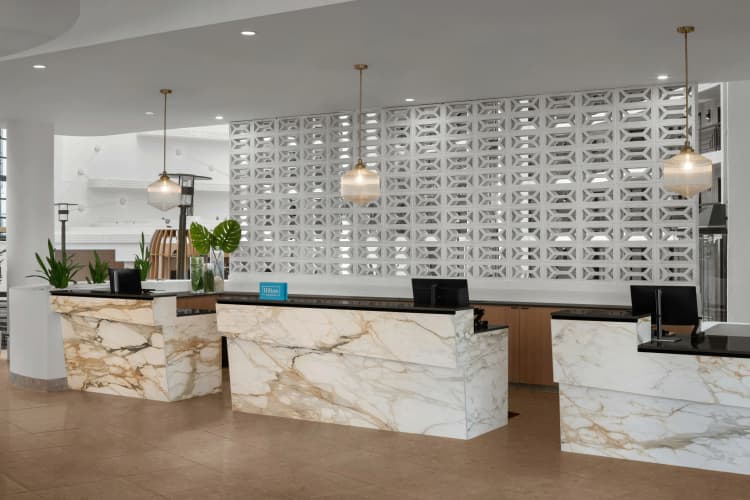 Embassy Suites by Hilton Phoenix Biltmore photo 3