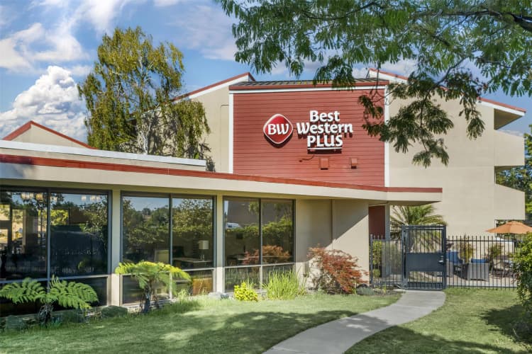 Best Western Plus Garden Court Inn photo 2