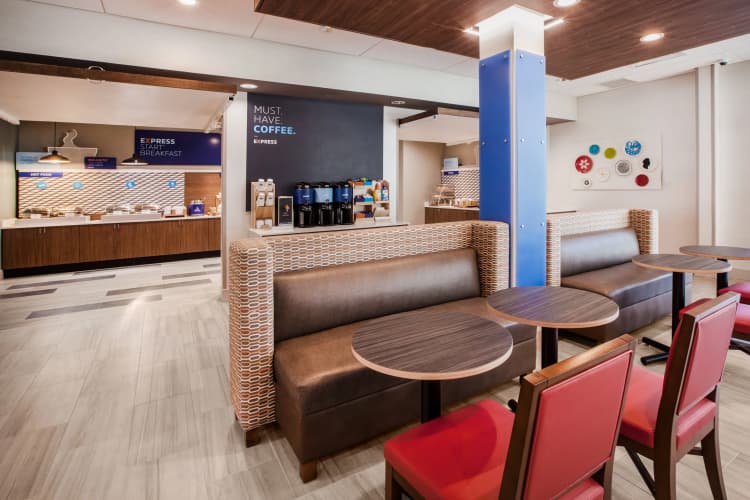 Holiday Inn Express & Suites Calgary Airport Trail NE photo 3