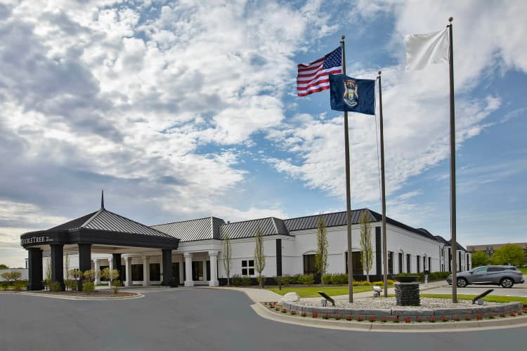 DoubleTree by Hilton Detroit Novi photo 2