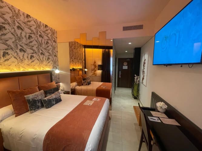 ON ALETA ROOM designed for adults photo 5