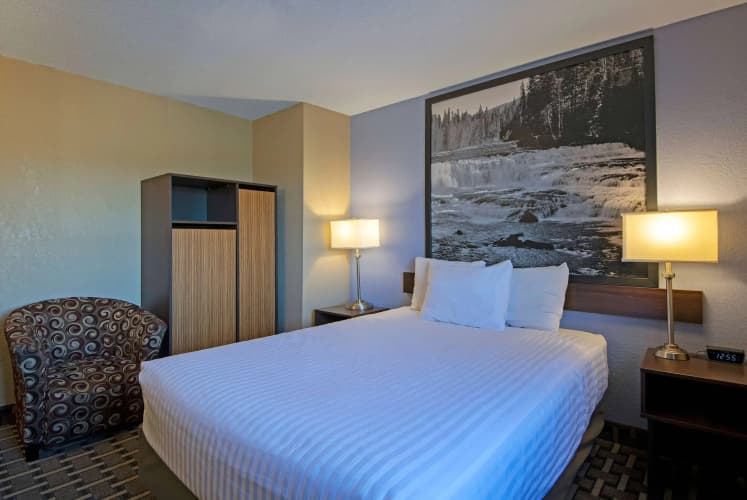 Super 8 by Wyndham Kamloops On The Hill photo 2