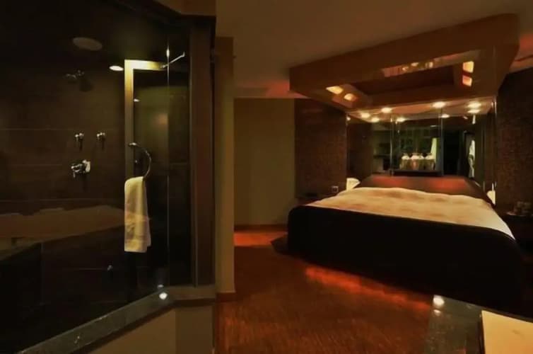 Champagne Lodge And Luxury Suites photo 5