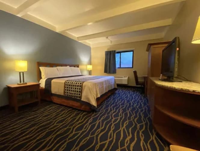Economy Inn North Randall photo 2