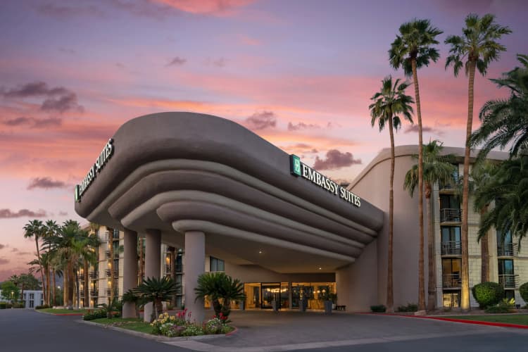 Embassy Suites by Hilton Phoenix Biltmore photo 2