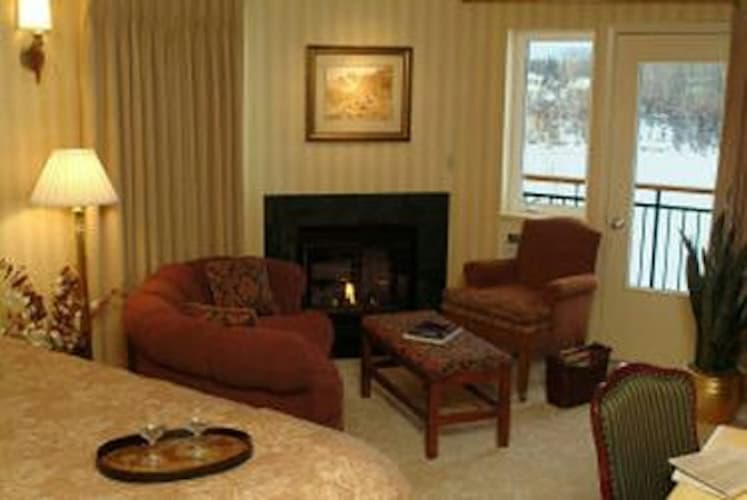 Pike's Waterfront Lodge photo 5