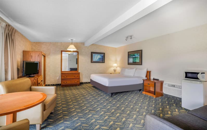 Travelodge by Wyndham Niagara Falls At the Falls photo 3