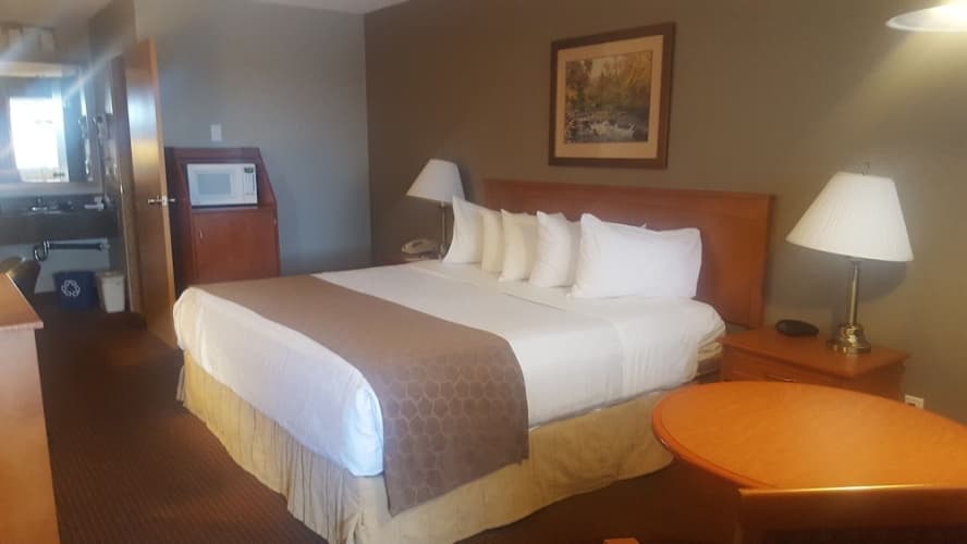 SureStay Plus Hotel By Best Western Salmon Arm, photo 4