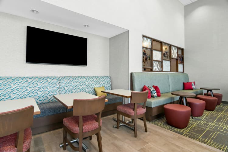 Hampton Inn Suites Chicago Medical District Uic photo 3