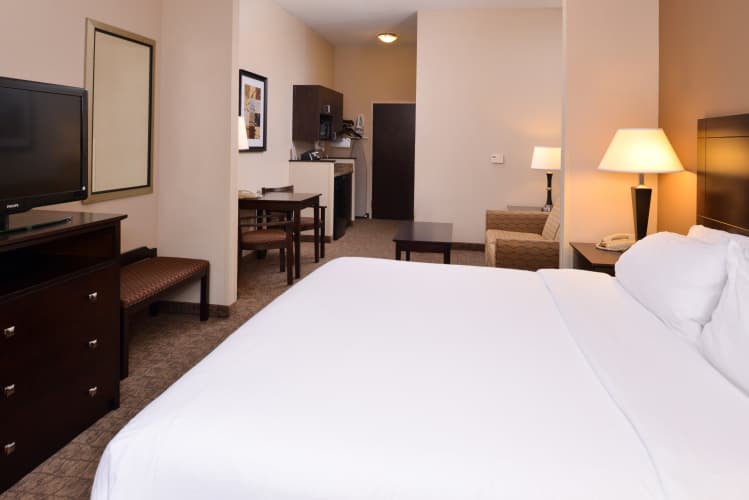 Holiday Inn Express And Suites Fairmont photo 4