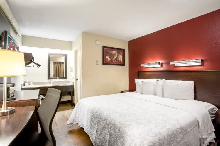 Red Roof PLUS+ Atlanta - Buckhead photo 4