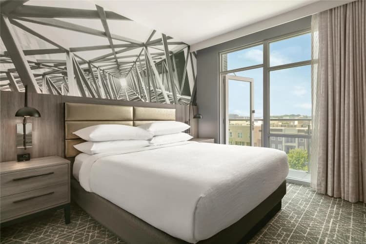Embassy Suites by Hilton Atlanta Midtown photo 4