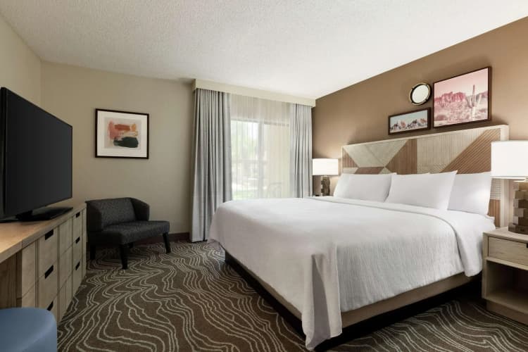 Embassy Suites by Hilton Phoenix Tempe photo 4