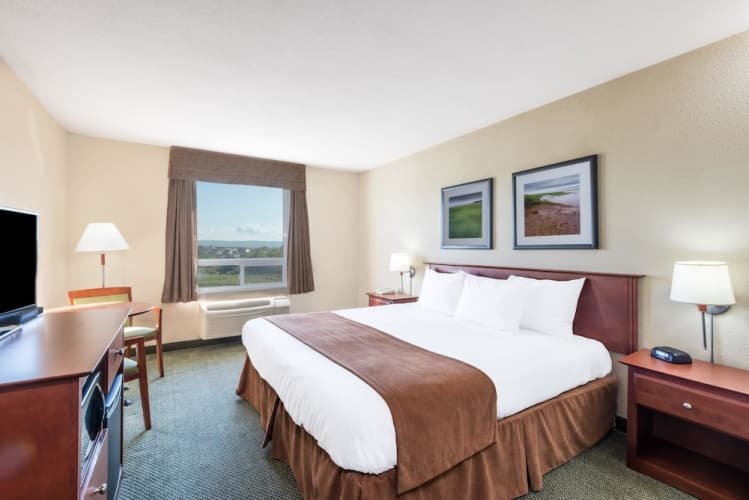 Super 8 By Wyndham Windsor photo 4