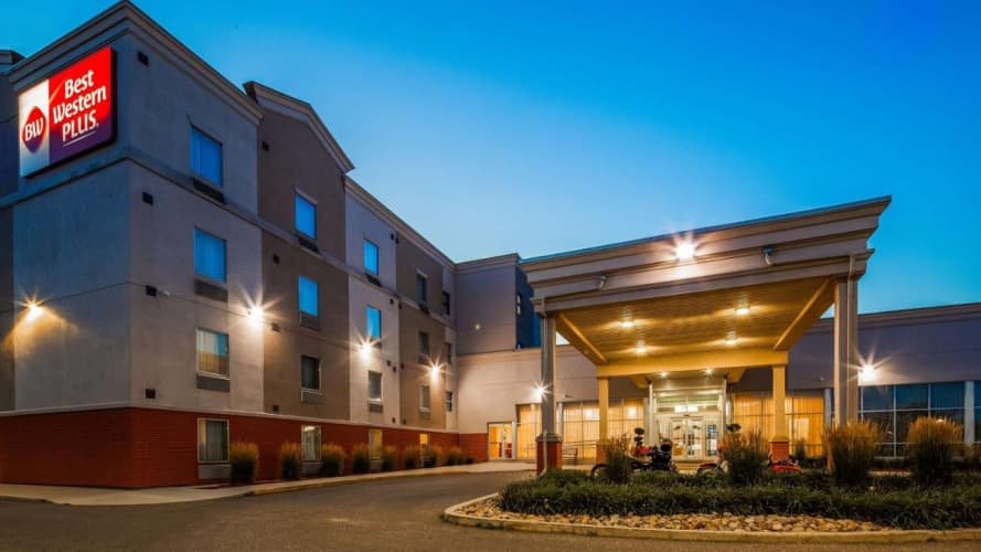 Best Western Plus Bowmanville photo 2