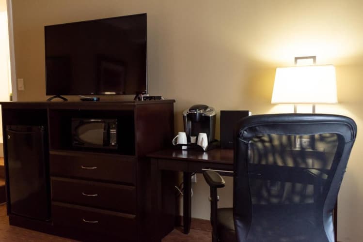 Best Western Plus Bowmanville photo 4