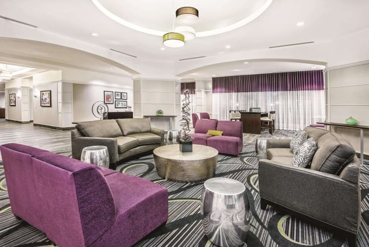 La Quinta Inn & Suites by Wyndham San Antonio Riverwalk, photo 3