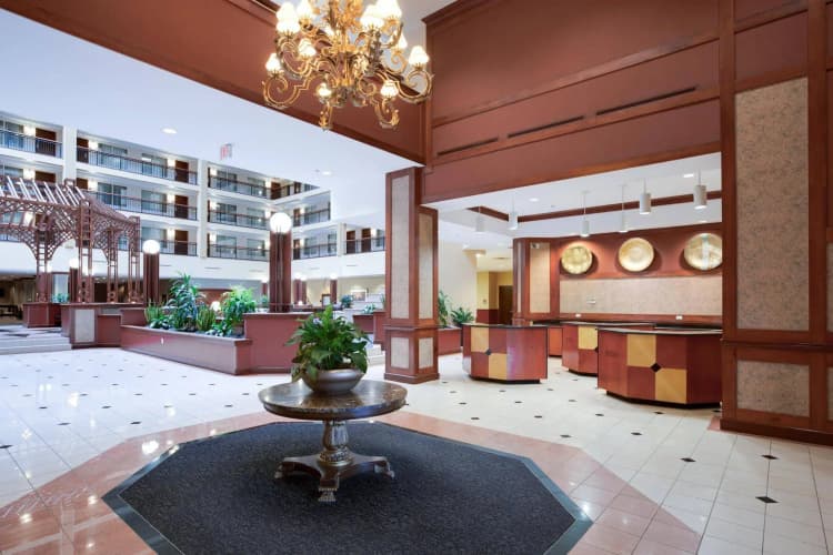 Embassy Suites by Hilton Cleveland Rockside photo 3