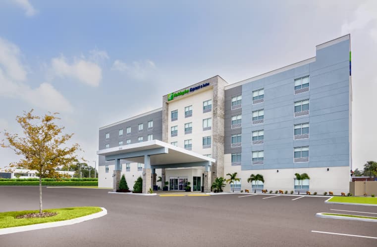 Holiday Inn Express & Suites Tampa - Stadium Area photo 2