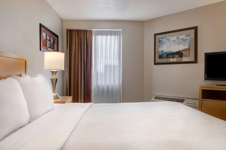 Days Inn by Wyndham Niagara Falls Near The Falls photo 4