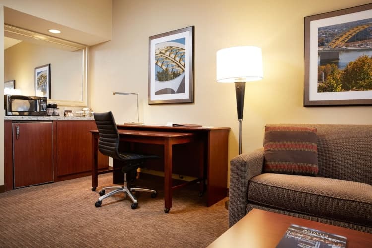 DoubleTree Suites by Hilton Hotel Cincinnati - Blue Ash photo 5
