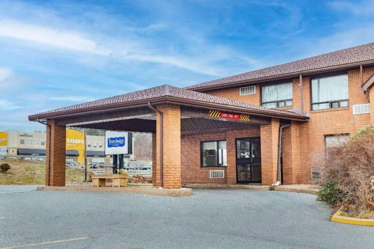 Travelodge by Wyndham Bridgewater photo 2
