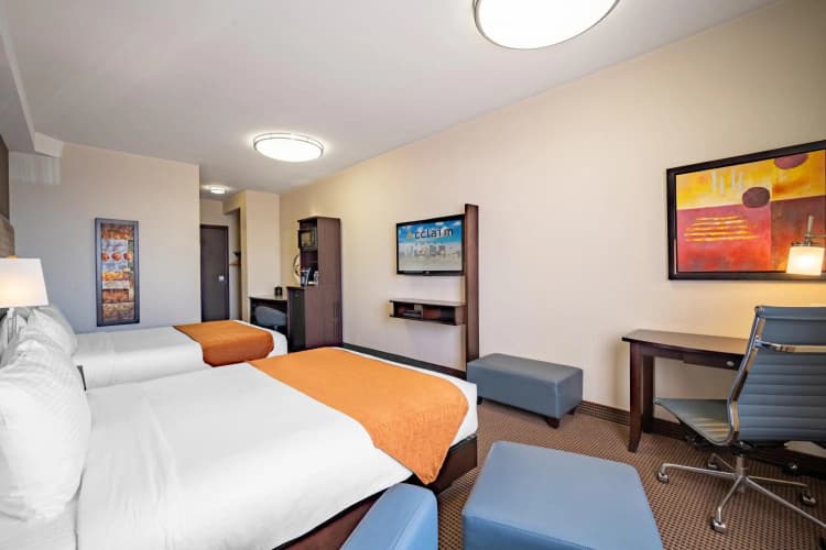 Acclaim Calgary Airport photo 4