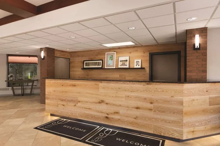 Country Inn & Suites by Radisson, Traverse City, MI photo 3