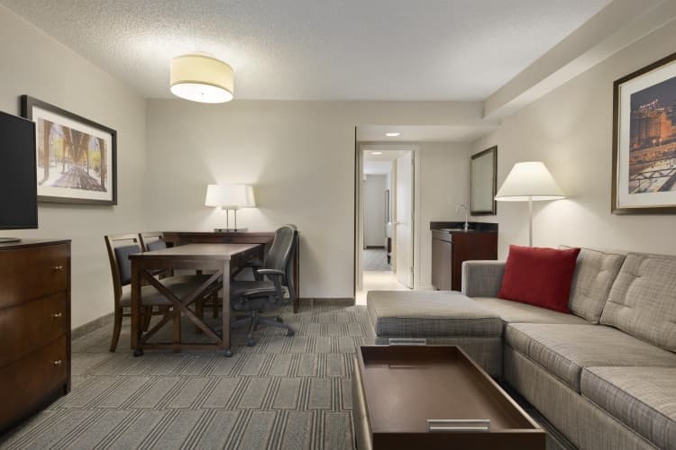 Embassy Suites by Hilton Chicago Lombard Oak Brook photo 4